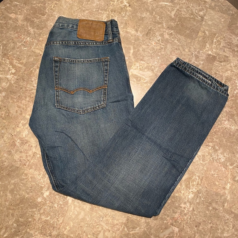 32x32 American Eagle Slim Straight Jeans